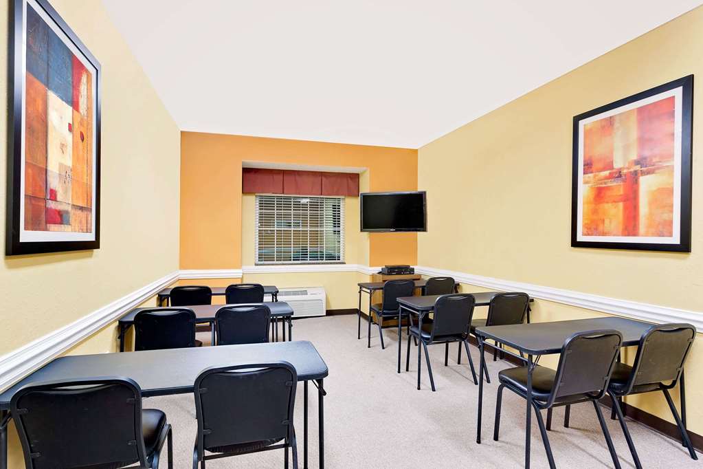 Microtel Inn & Suites by Wyndham Princeton - photo 14