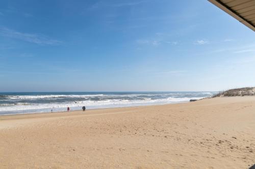 Cavalier by the Sea - photo 10