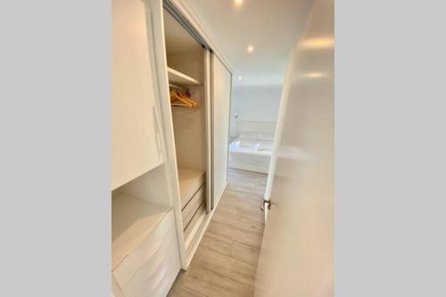 Central Modern Apartment 3 bed 2 bath — 4-Star Luxury Hotel in El Campello, Spain
