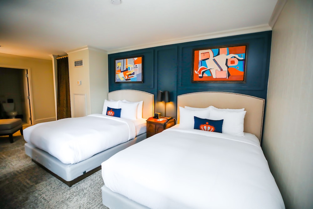 The Dunhill Hotel - photo 8