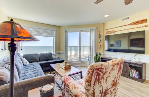 Carolina Surf 3BR Condo with Stunning Ocean Views — 4-Star Luxury Hotel in Carolina Beach, United States