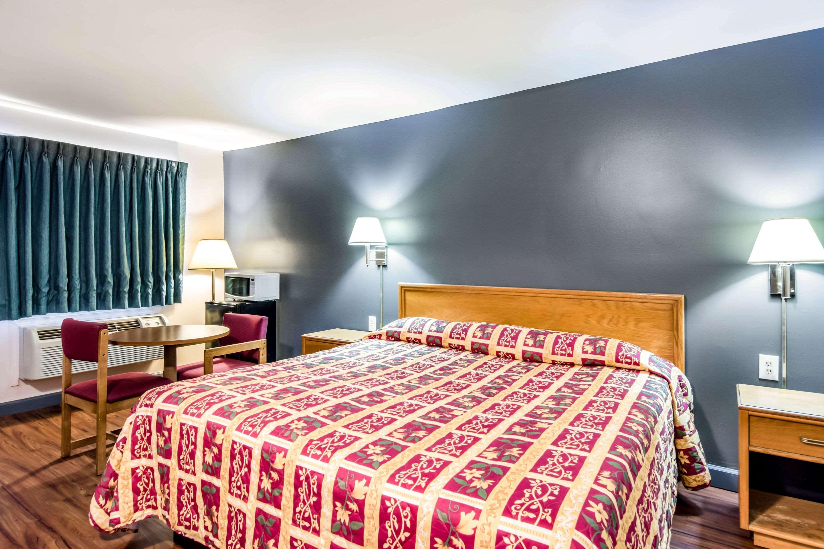 Rodeway Inn Richmond South - photo 4