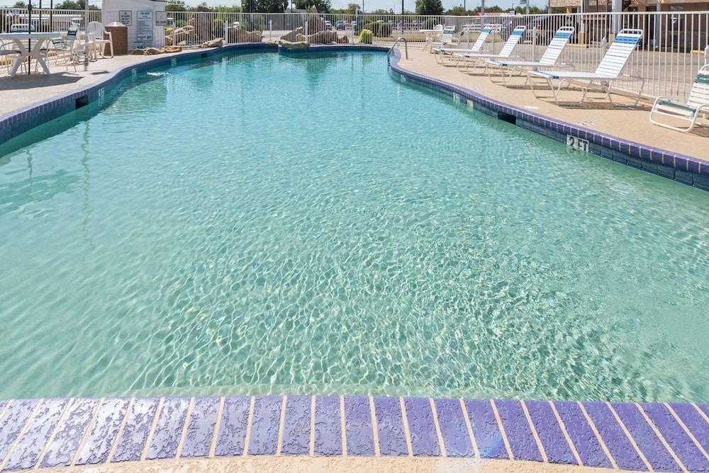 Relax Inn Mineral Wells - photo 4