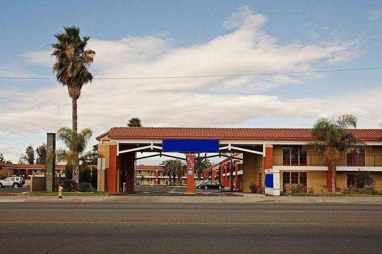 Days Inn by Wyndham Hemet - photo 2