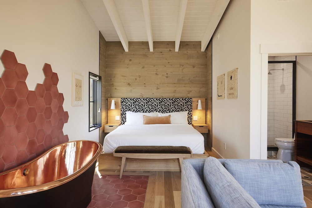 Woodstock Way Hotel - photo 12