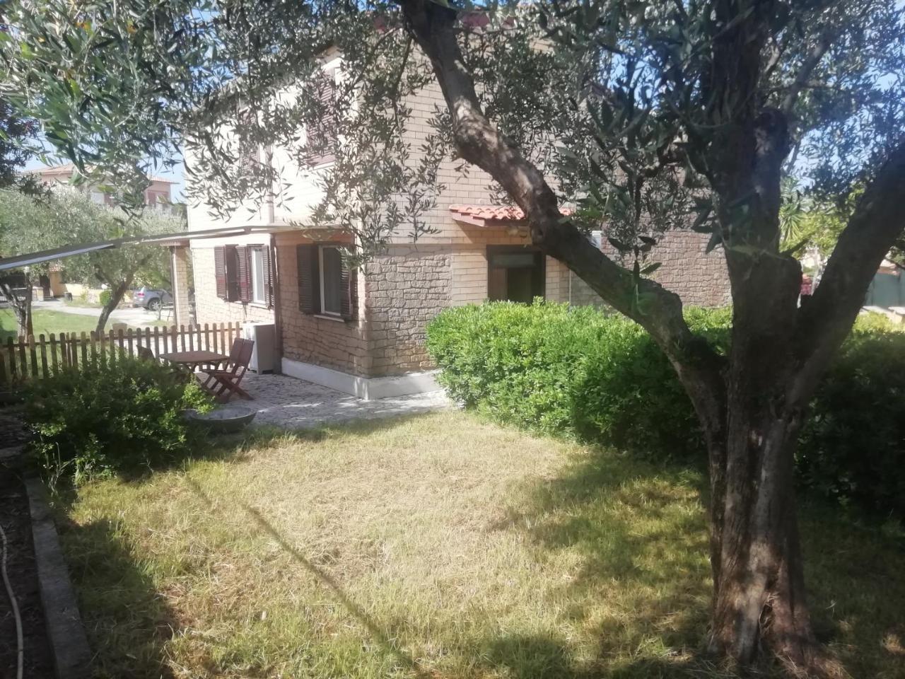 Villa Giuliana Stanze Con Bagno Interno in Villa a 350 Mt Spiaggia Libera Lido Delle Sirene — 4-Star Luxury Hotel in Anzio, Italy