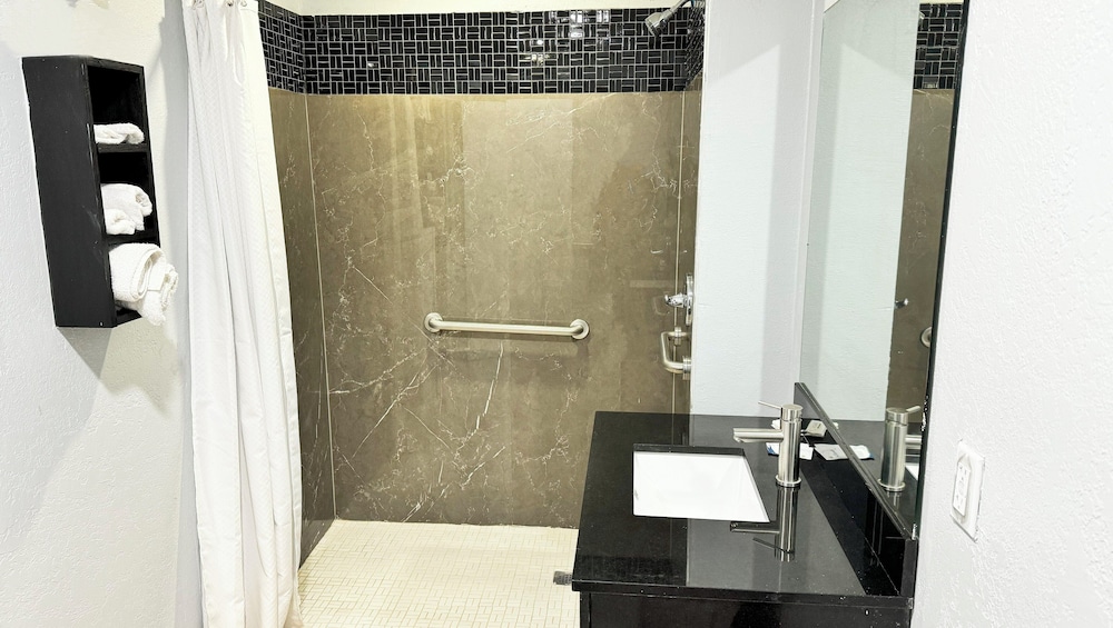 Xpress Inn & Extended Stays - photo 21