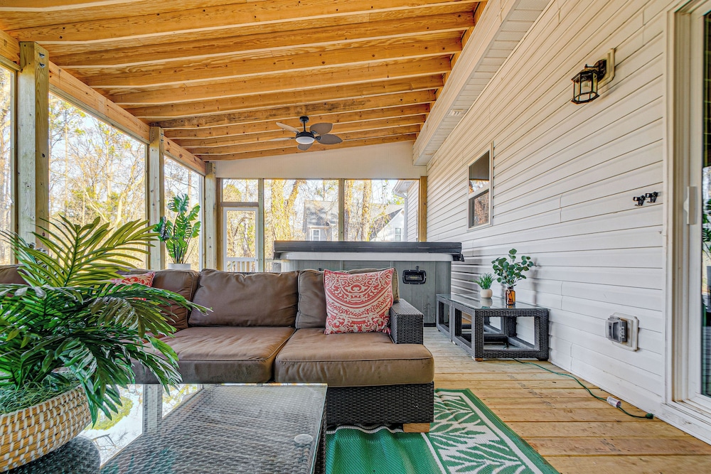 Artists Retreat w Deck 5 Mi to Dtwn Durham in Durham, United States