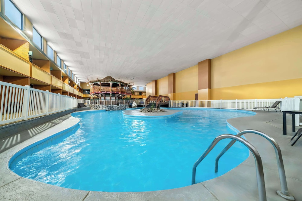 Clarion Inn & Suites and Convention Center - photo 30