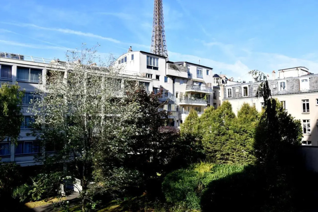 Eiffel Tower Suffren