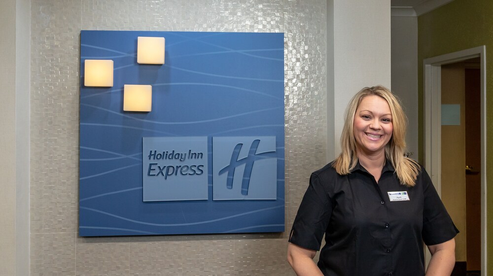 Holiday Inn Express Hotel & Suites Birmingham Irondale by IHG - photo 53