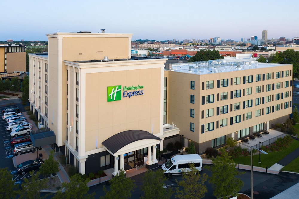 Holiday Inn Express Boston by IHG - photo 86