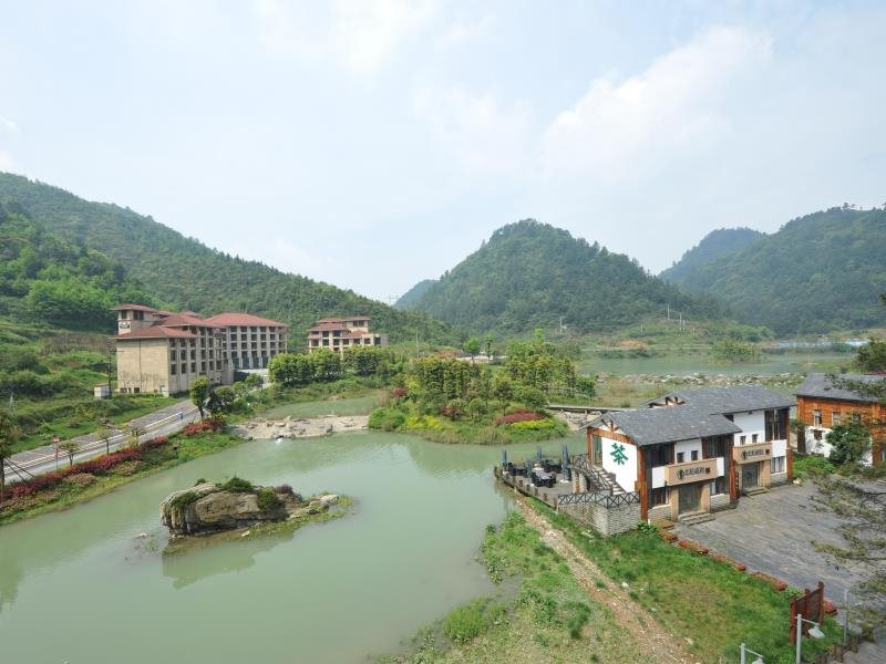 Yaolai Hotel Days Hotel Suites St. Jack Resort Chongqing — 4-Star Luxury Hotel in Chongqing, People's Republic of China