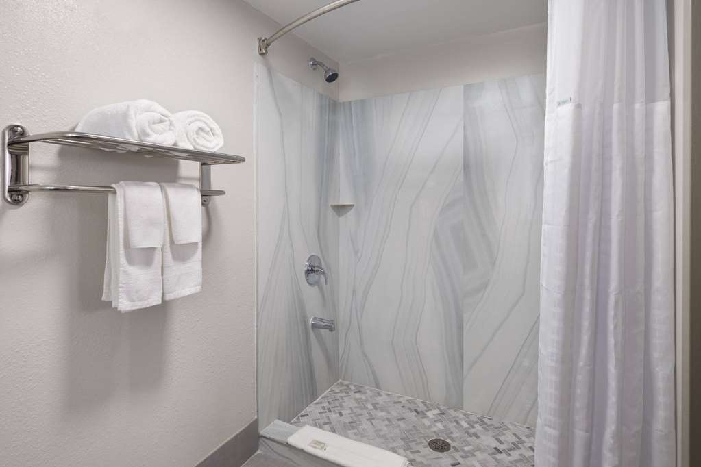 Days Inn by Wyndham Montgomery I 85 - photo 32
