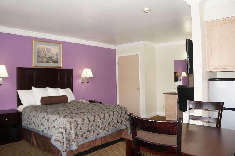 Rodeo Lodge - photo 11