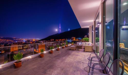Entire House Cityscape Retreat: The View — 4-Star Luxury Hotel in Tbilisi, Georgia