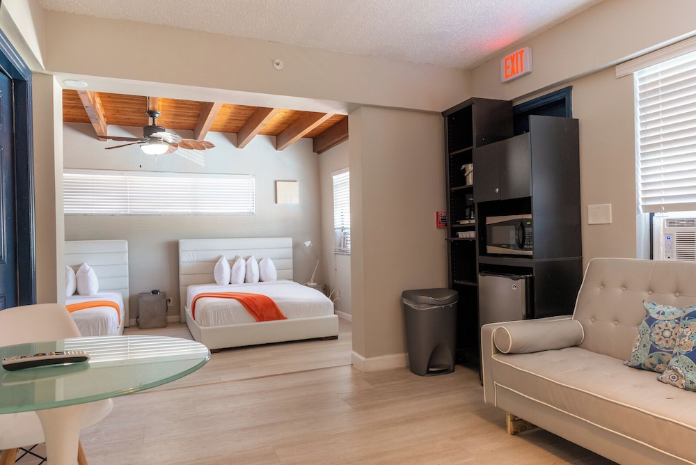 Hollywood Beach Suites - photo 15