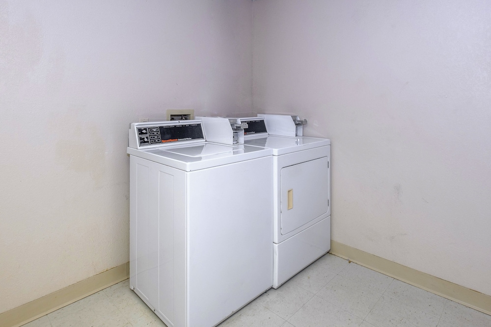 Holton Inn and Suites - photo 12