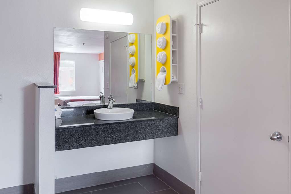 Motel 6 Grand Prairie TX Near Six Flags Drive - photo 18