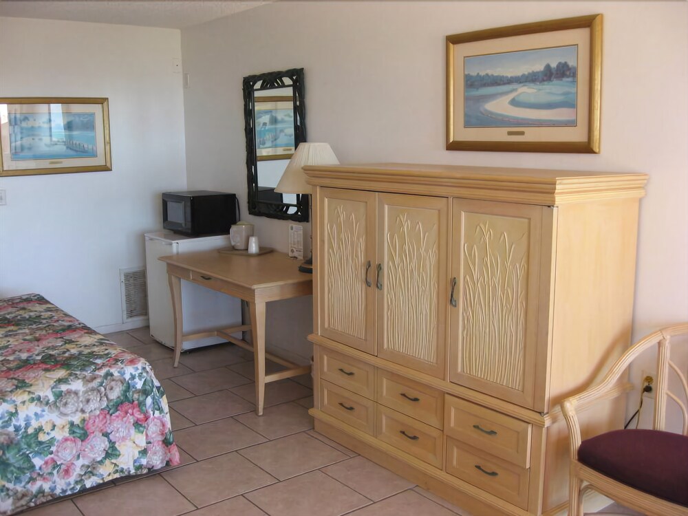 Beach Front Motel - photo 13