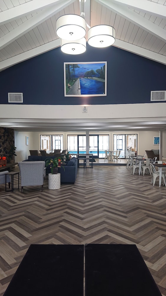 Lake Cadillac Resort — hotel in Cadillac
