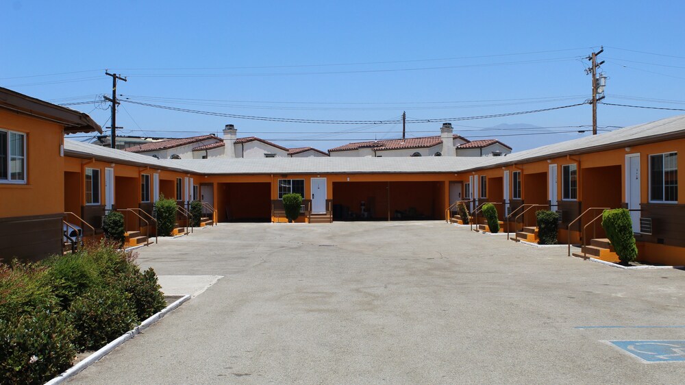 Aristocrat Motel - photo 23