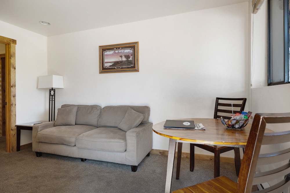 Elk Refuge Inn - photo 52