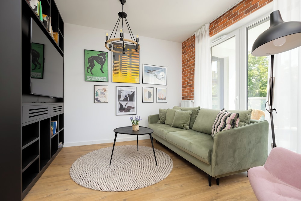 Komfortowy Apartament dla 4 osób z Parkingiem by Noclegi Renters — 4-Star Luxury Hotel in Warsaw, Poland