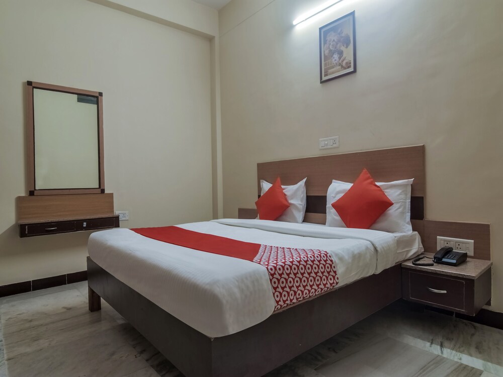 Oyo Flagship 17297 Kathir Palace — Madurai