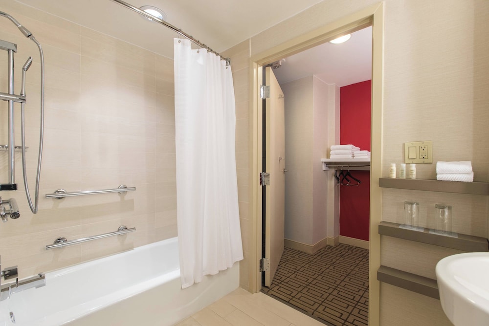 Renaissance Austin Hotel - photo 36