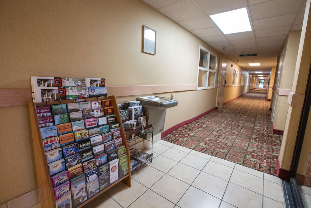 Bridgeway Inn & Suites Sublimity - photo 38