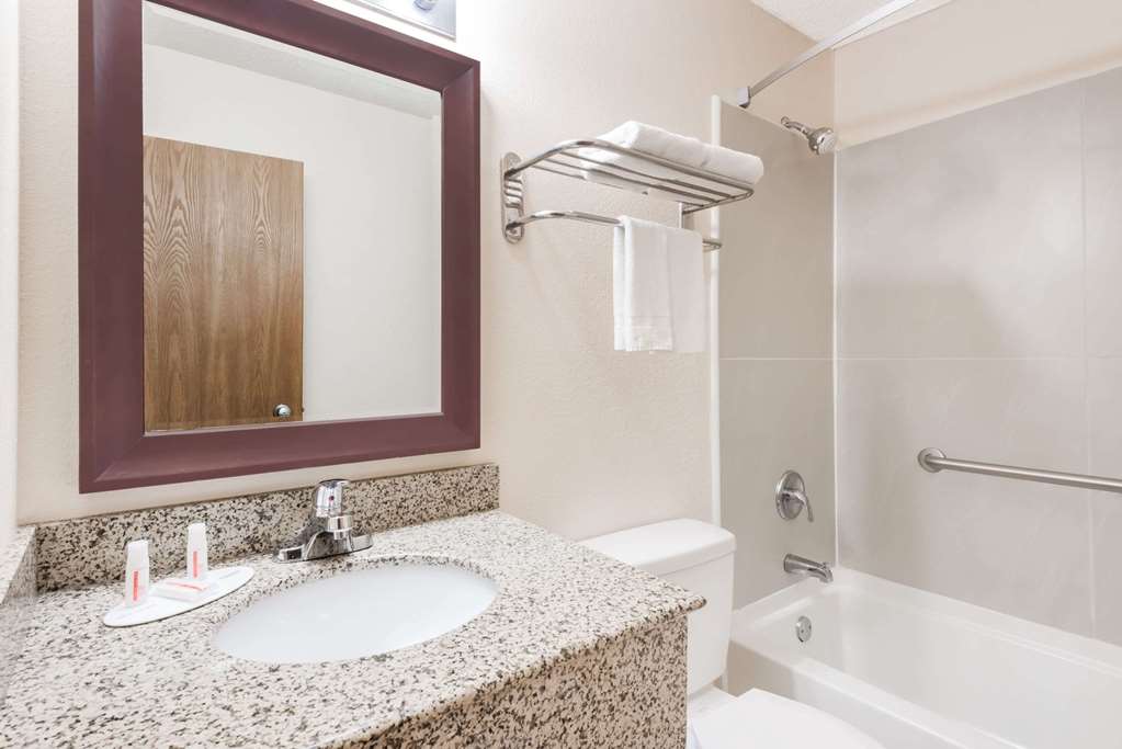 Super 8 by Wyndham La Vale Cumberland Area - photo 8