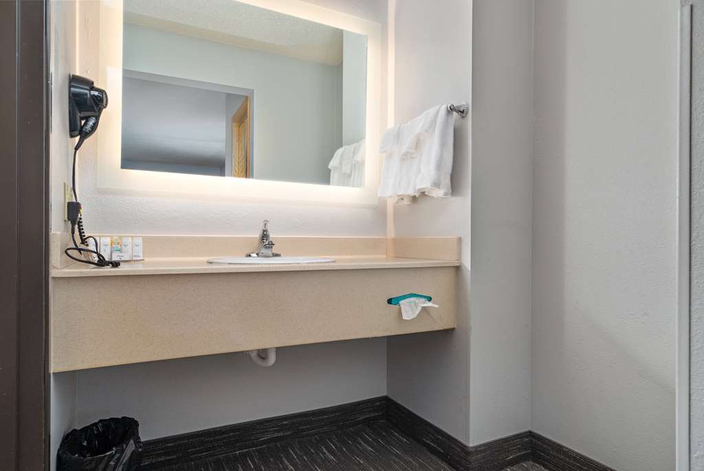 Ramada by Wyndham Sioux Falls Airport Waterpark & Event Ctr - photo 51
