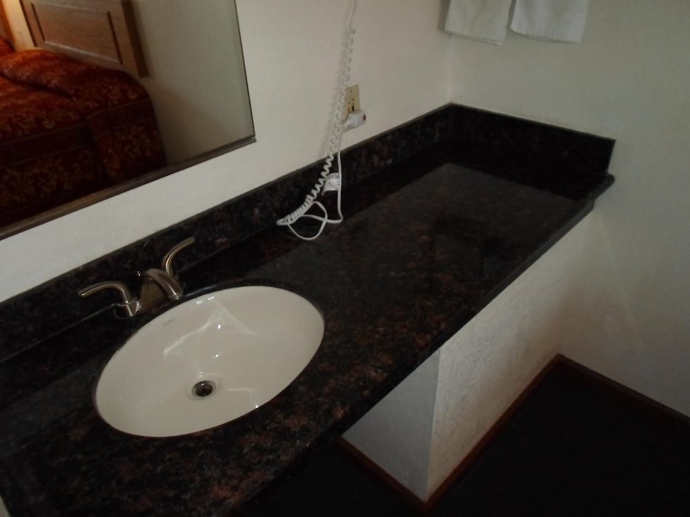 Economy Inn Morgan Hill - photo 15