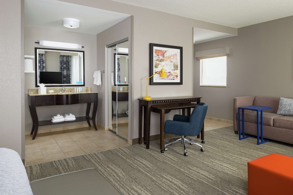 Hampton Inn & Suites National Harbor Alexandria Area - photo 10