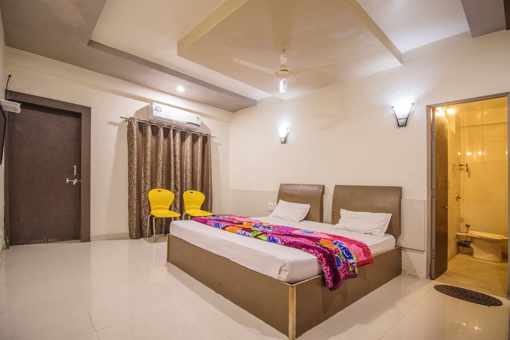 Yogiraj Palace — hotel in Buldana