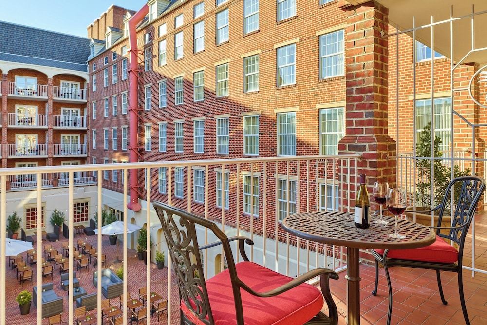 The Alexandrian Old Town Alexandria Autograph Collection - photo 22