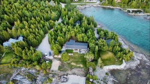 Georgian Legendary Tobermory Retreat With Hot Tub in Tobermory, Canada