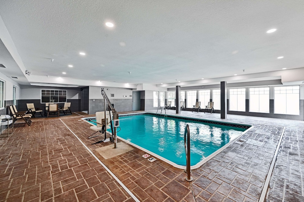 Country Inn & Suites by Radisson Bloomington Normal Airport IL - photo 27