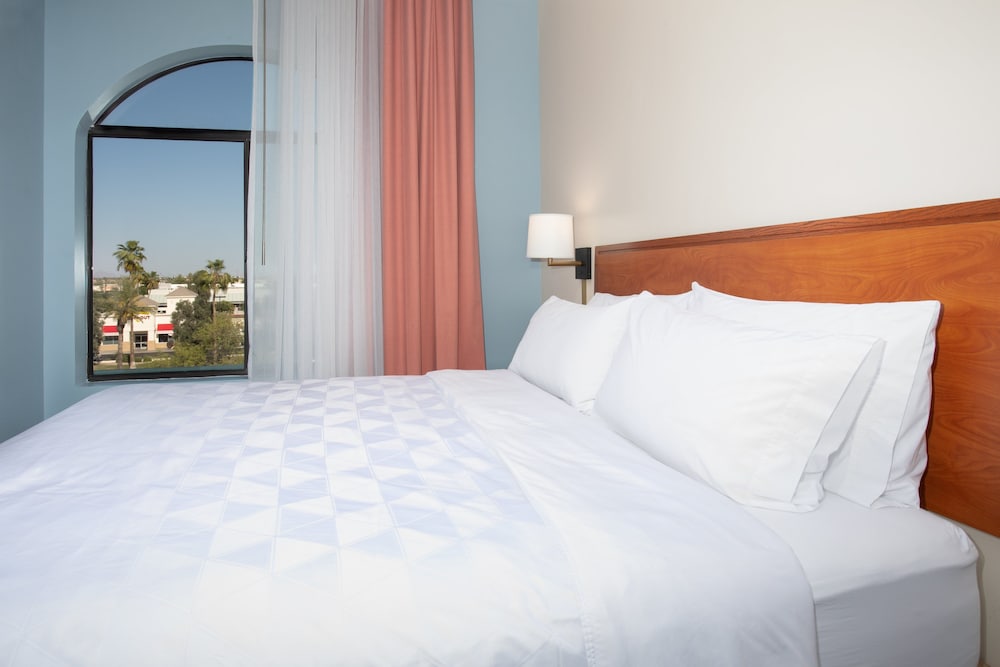 Holiday Inn & Suites Goodyear West Phoenix Area by IHG - photo 11