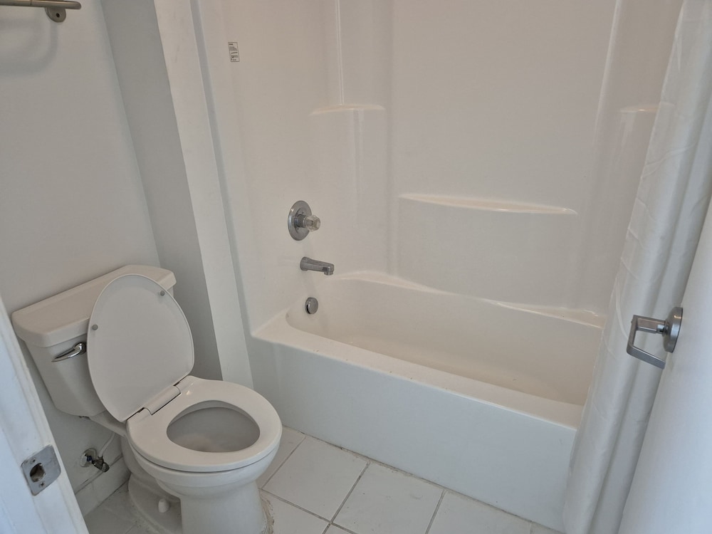 General Bragg Inn & Suites Chickamauga - photo 32