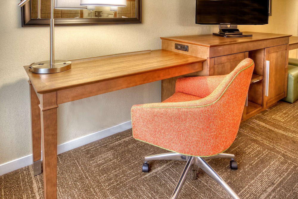 Hampton Inn & Suites Asheville Airport - photo 9