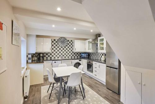 Host Stay Anvil Cottage