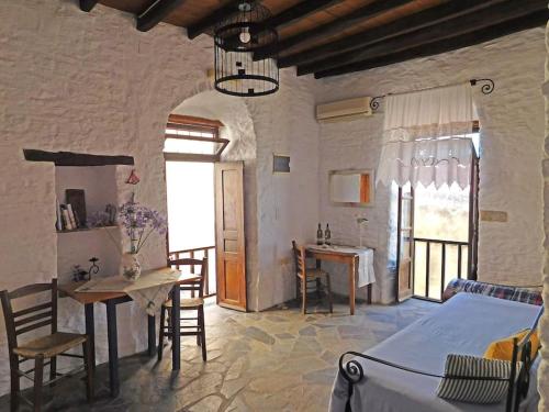 Philoxeno Traditional house Ano Syros — 4-Star Luxury Hotel in Ano Syros, Greece