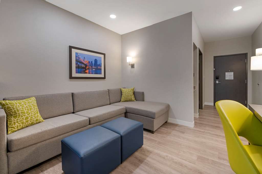 Comfort Suites Cincinnati University Downtown - photo 22