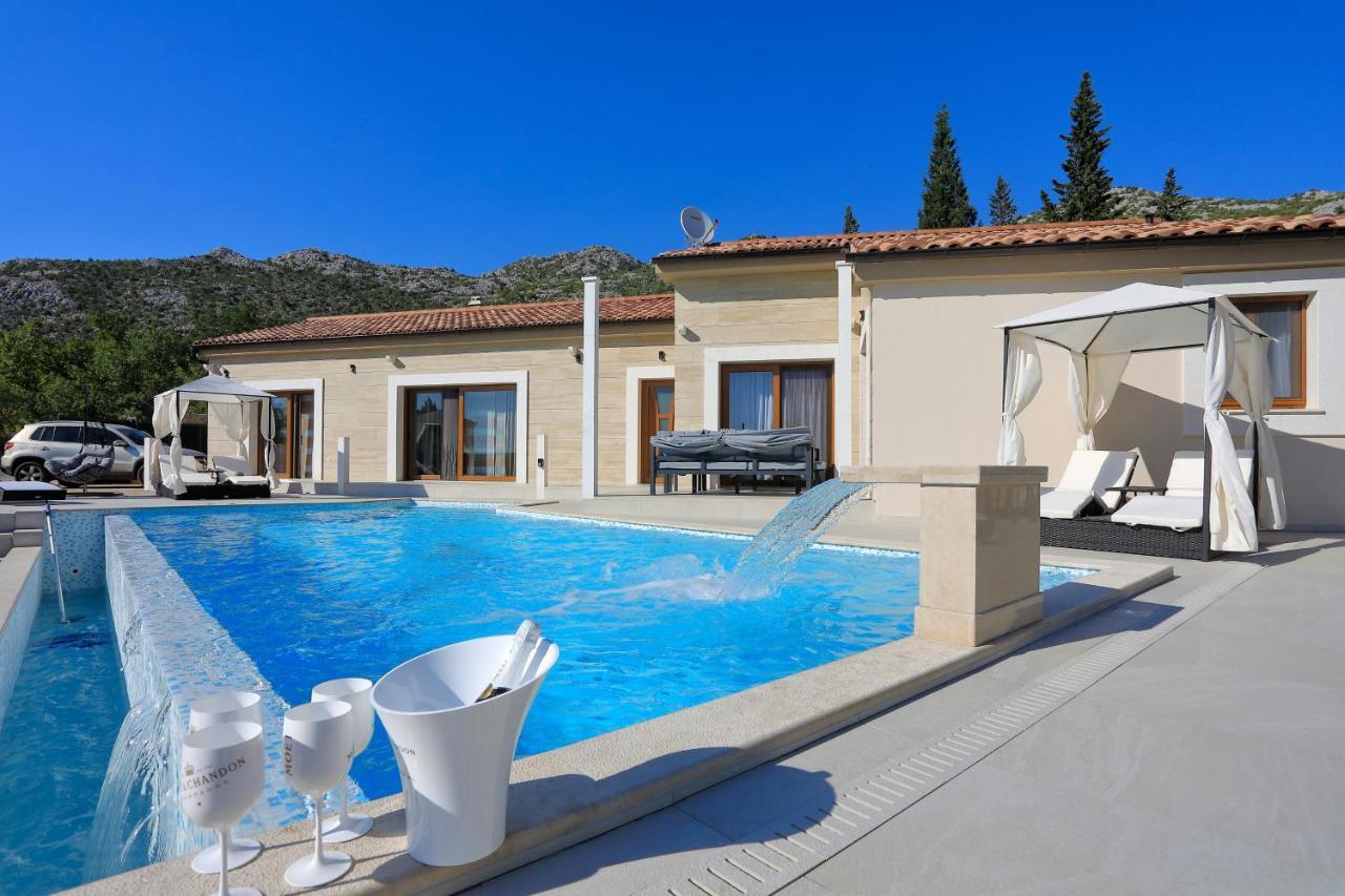 Villa Ivana 2 — 4-Star Luxury Hotel in Starigrad, Croatia