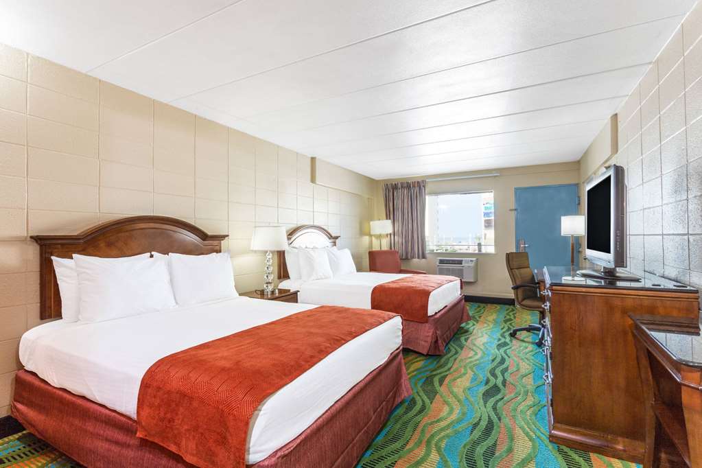 Howard Johnson by Wyndham Virginia Beach At The Beach - photo 6