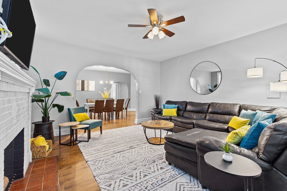 Botanical Bliss JZ Vacation Rentals — 4-Star Luxury Hotel in St. Louis, United States