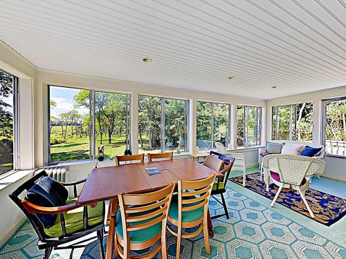 Brookview Bungalow — 4-Star Luxury Hotel in Wellfleet, United States