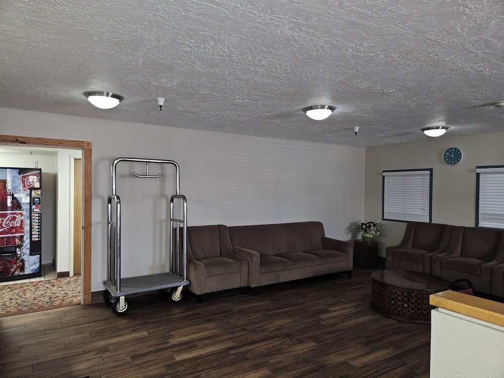 Super 8 by Wyndham Beaver UT - photo 4